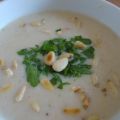 feine Biersuppe mit gerösteten Pinienkernen,[...]