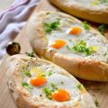 Khachapuri mit Wachtelei
