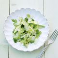 Apfel-Avocado-Salat mit Limetten-Honig-Dressing