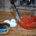 Tomatensalat mit Thunfisch und Ei