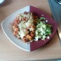 Hackfleischgratin mit Erbsen und Salat