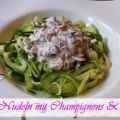 Zucchini Nudeln mit Champignons & Schmand