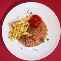 Rehmedaillons auf Cidre-Preiselbeer-Sahne mit[...]