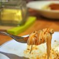 Spaghetti mit Tomaten-Pfirsich-Sauce