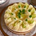 Zitronen-Sahne-Torte mit Limetten und Melisse