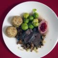 Rehkeule mit Semmelknödeln und Rosenkohl