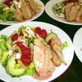 Salat mit Himbeerdressing und Braten[...]