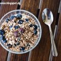 Knuspermüsli mit Haselnüssen und Schokolade