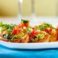 Crostini mit grüner Olivencreme