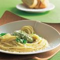 Spaghetti mit Oliven-Mandel-Pesto