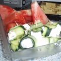Zucchini-Schafkäse-Röllchen mit Melone