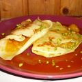 Crepes mit Orangensauce und Pistazien