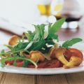 Rucola-Tomaten-Salat mit Pfifferlingen