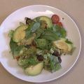 Salat mit Avocado (Kim Sanders)