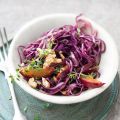Rotkohlsalat mit Pflaumen und Walnüssen