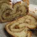 Backen: Marzipan-Hefezopf mit Mandelfüllung