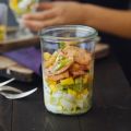 Schichtsalat mit Hähnchenbrustfilets und Mango