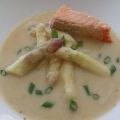 Spargelsuppe mit Lachsfilet
