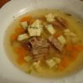 Rindfleischsuppe mit grünem Eierstich