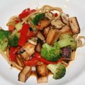 Tofu mit Nudeln und Gemüse