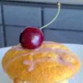 Vanille-Muffins mit Kirschen
