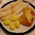 Schnitzel mit Spargel und Kartoffeln