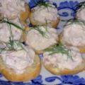 Mini-Windbeutel mit Lachs-Frischkäse-Creme