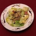 Bunter Salat mit gebratenen Champignons an[...]