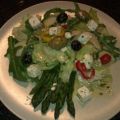 Gemischter Salat mit grünem Spargel