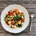 Tomaten-Mozzarella-Zucchini-Salat mit[...]