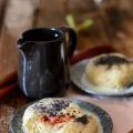 Süße Dampfnudel mit Rhabarberfüllung