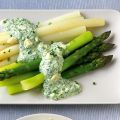 Zweierlei Spargel mit grüner Sauce