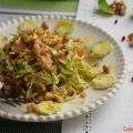 Roher Rosenkohl-Apfelsalat mit[...]