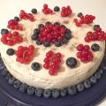 Beerenkuchen mit Buttermilch und Vanilleschmand