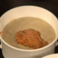 Meerrettich-Brot-Suppe mit Lachstatar (Jo Weil)