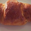 Nußgipfel aus Croissanteig