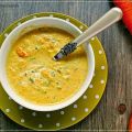 Cremige Möhrensuppe mit Lauch & Frischkäse