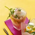 Eier im Glas mit Radieschen