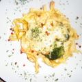 Nudelnester mit Broccili und Lachs