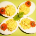 Russische Eier mit Tomatenfüllung