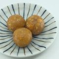 Bliss Balls aus Ananas, Mango und Macadamia