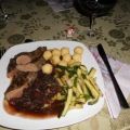 Lammfilet mit Weinsoße und Zucchini