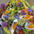 Kräuterblüten-Salat ...