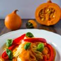 Kürbis-Tagliatelle mit Paprika