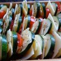 Zucchiniauflauf mit Tomaten, Kartoffeln und Käse