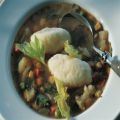 Gemüsesuppe mit Grießklößchen