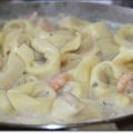 Tortellini mit Garnelen an Gemüse