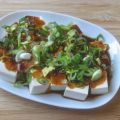 Kalter Tofu mit Frühlingszwiebeln und Ingwer