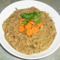 Wokpfanne mit Hühnchensoße und Garnelen