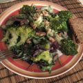 Pflücksalat mit Brokkoli & Tahini-Dressing